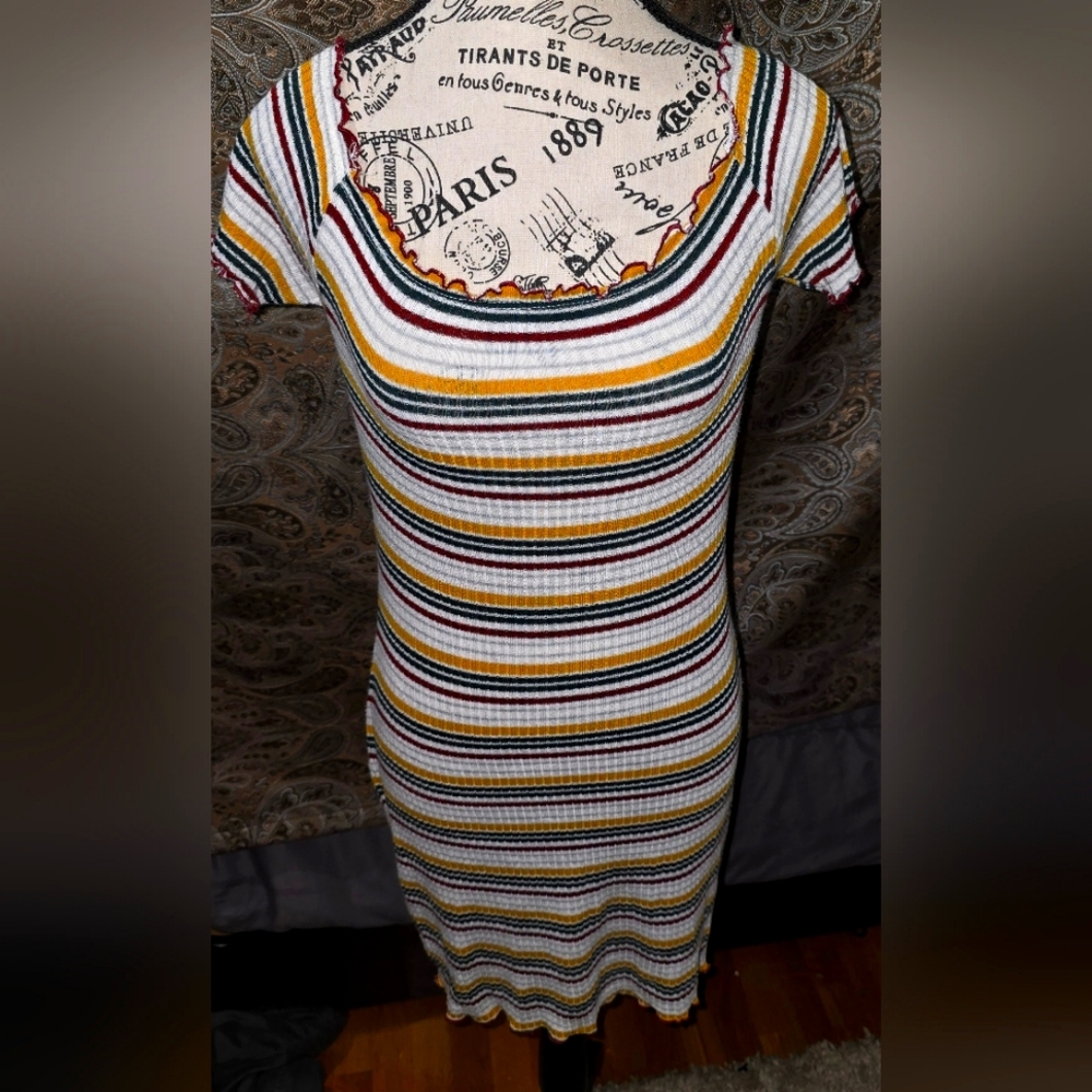 Scoop neck tshirt form fitting summer/spring striped dress.